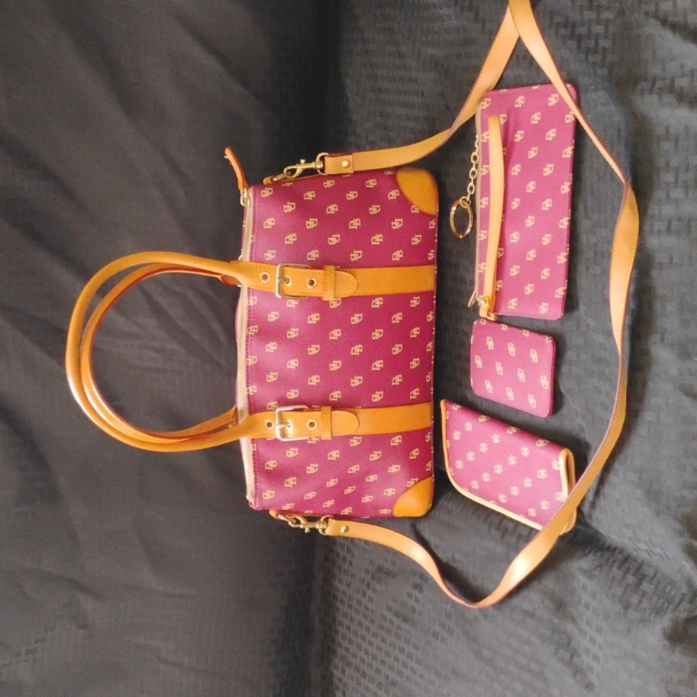 Dooney & Bourke 4 piece Purse Set / lightly used